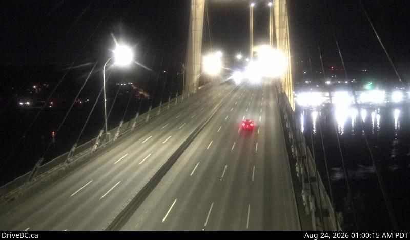 Traffic Cam Delta › South: Alex Fraser Bridge, mid-span, looking south