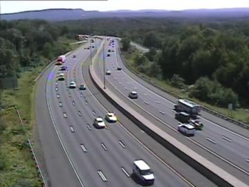Traffic Cam Cheshire › West: I-84 @ Exit 26 w/o Waterbury Rd