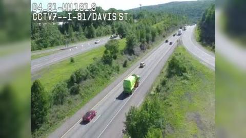 Traffic Cam Moosic: I-81 @ EXIT 182 (MONTAGE MOUNTAIN RD/DAVIS STREET)