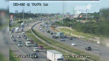 Traffic Cam Southpark Meadows › North: I-35 @ Taft Ln