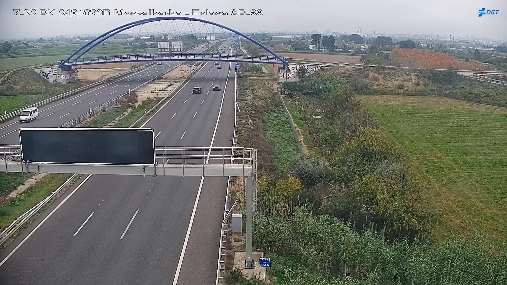 Traffic Cam Zaragoza: Monzalbarba - A-68 - Autovía del Ebro