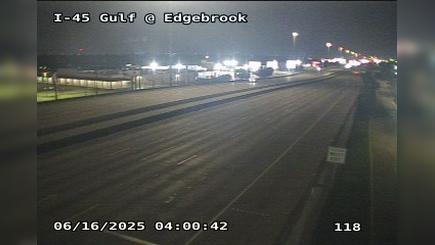 Traffic Cam Houston › South: I-45 Gulf @ Edgebrook