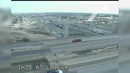 Traffic Cam Live Oak › South: IH 35 North at LP 1604