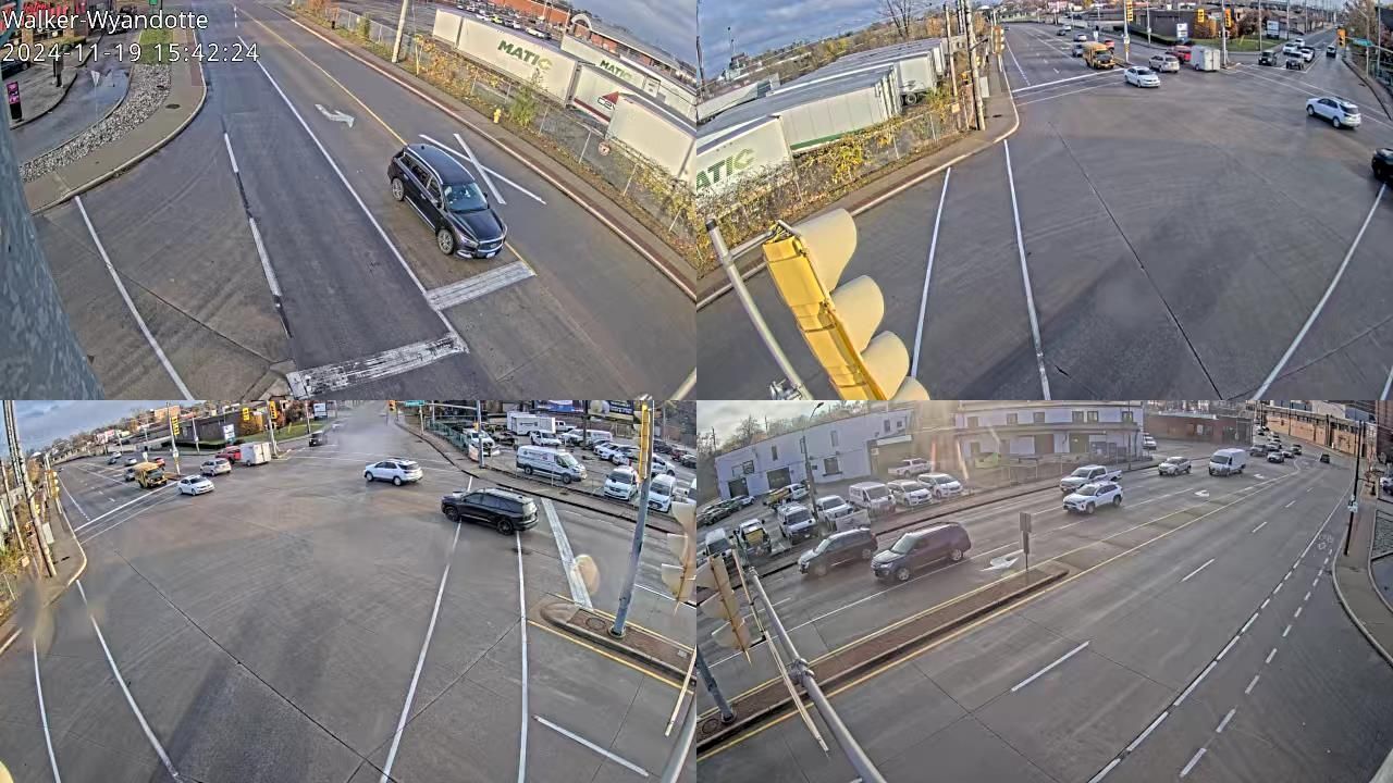 Traffic Cam Windsor: Wyandotte St & Walker Rd