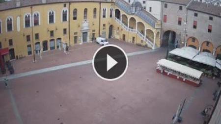 Ferrara: piazza municipale