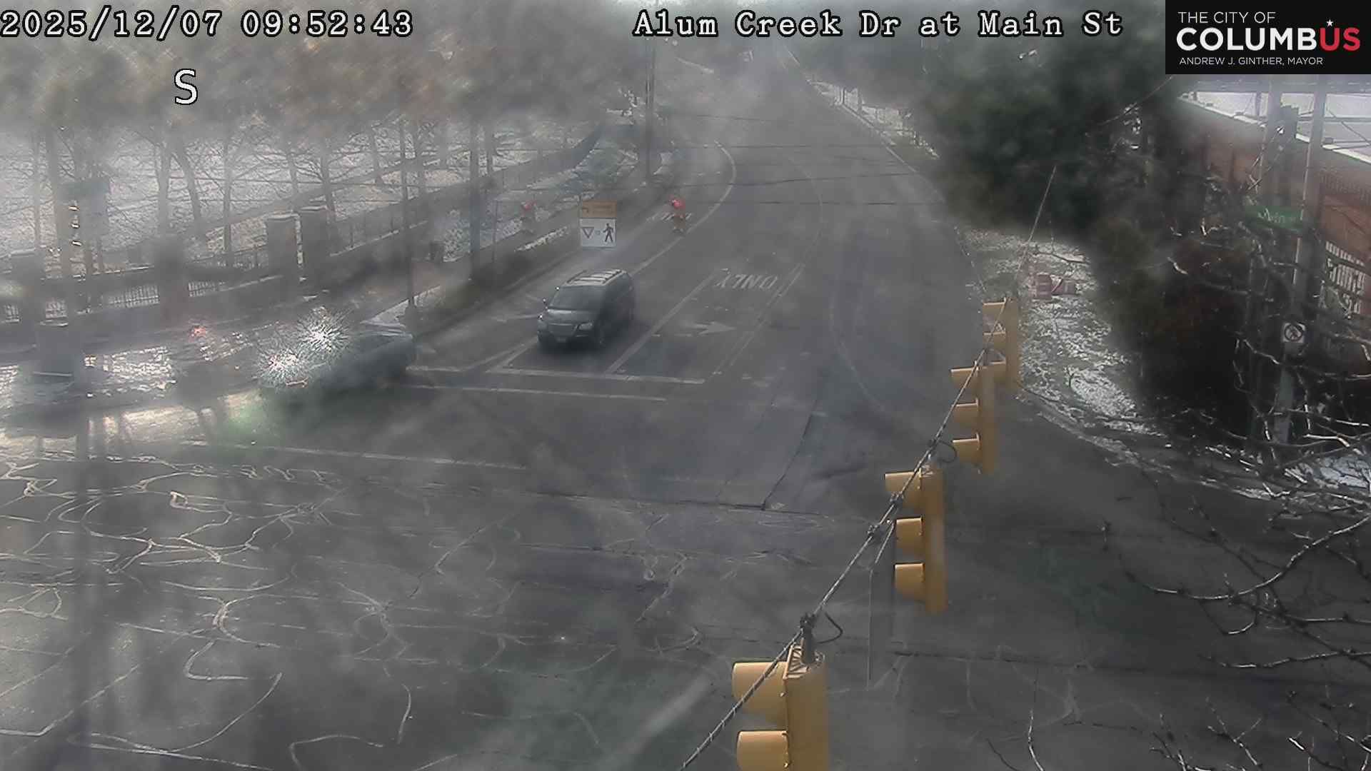 Traffic Cam Holtzman-Main: City of Columbus) Alum Creek Dr at Main St
