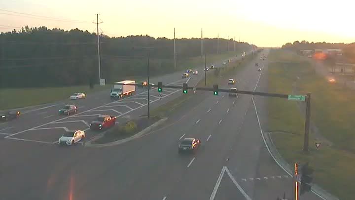 Traffic Cam Creekwood Place: Lakeland Dr at Cooper Rd