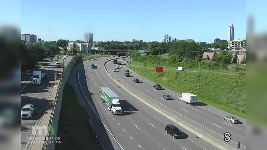 Traffic Cam Minneapolis: I-35W: I-35W NB @ Hennepin Ave