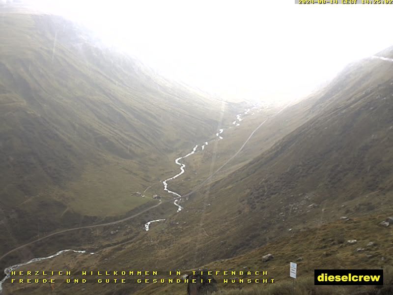 Realp: Blick vom Weiler Tiefenbach zum Furkapass