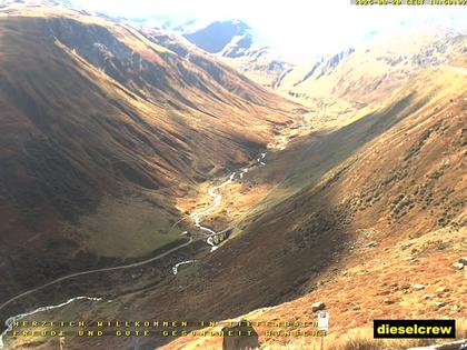 Realp: Blick vom Weiler Tiefenbach zum Furkapass