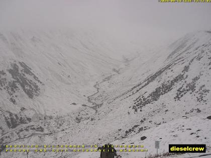 Realp: Blick vom Weiler Tiefenbach zum Furkapass