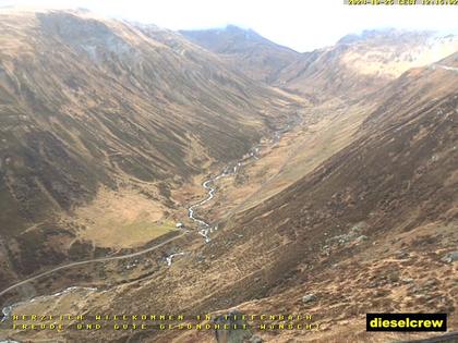 Realp: Blick vom Weiler Tiefenbach zum Furkapass