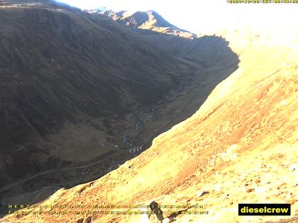 Realp: Blick vom Weiler Tiefenbach zum Furkapass