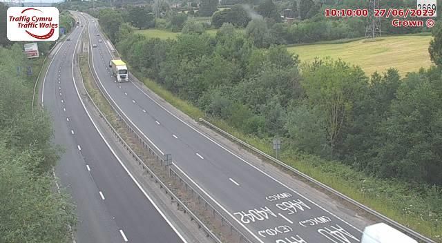 Traffic Cam Gilwern: Abergavenny Westbound Off-slip