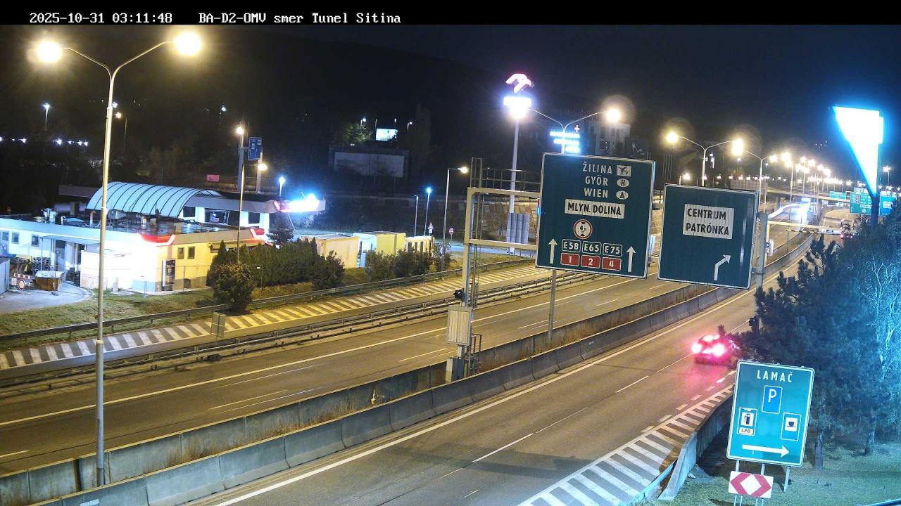 Traffic Cam Bratislava: Diaľnica D2/E65 Lamac, view in the direction of Tunel Sitina