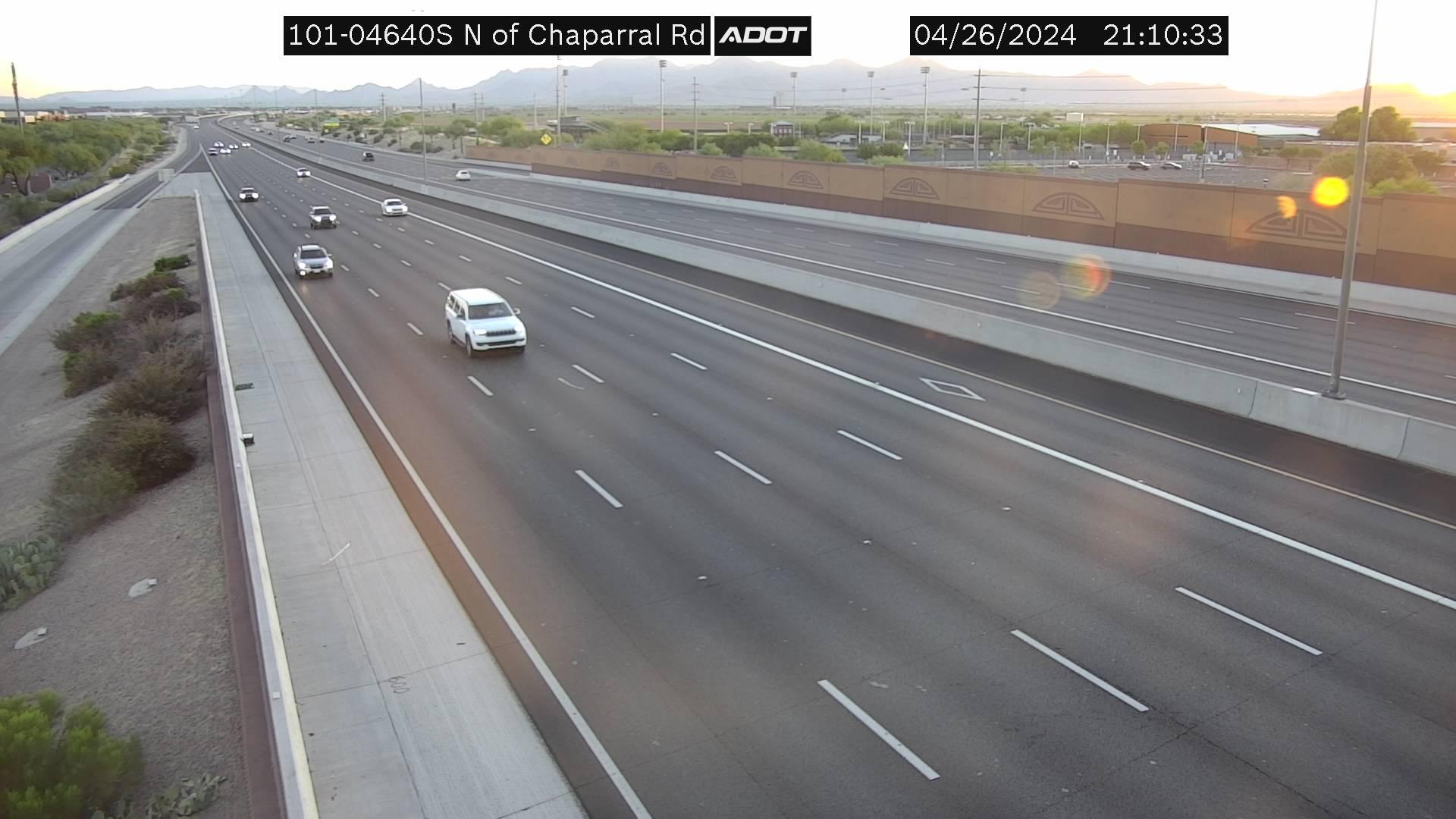 Traffic Cam Paradise Valley › South: L-101 SB 46.40 @N of Chaparral