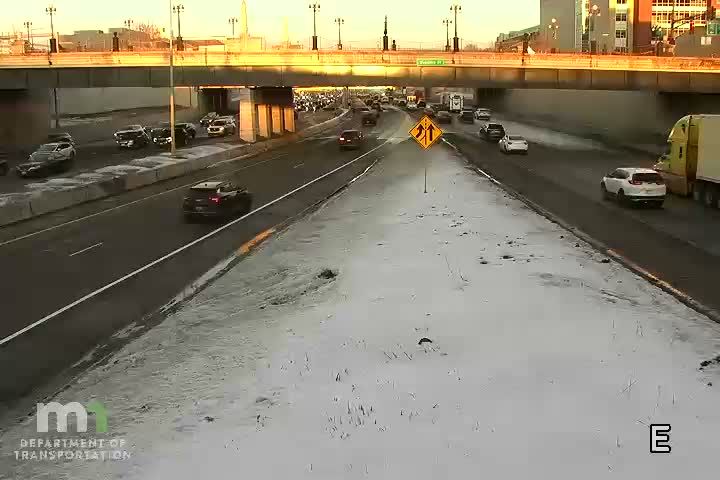 Traffic Cam St. Paul: I-94 EB @ Wabasha St