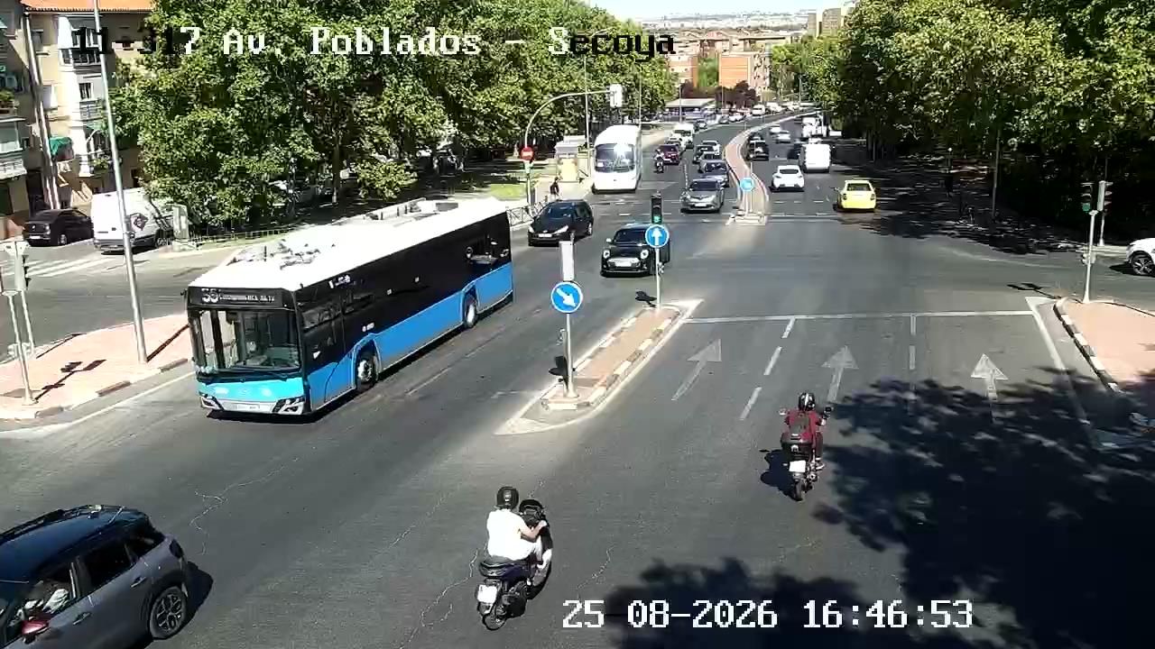 Traffic Cam Carabanchel: AV POBLADOS - SECOYA