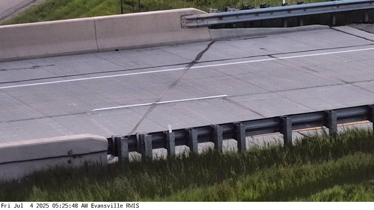 Traffic Cam Evansville: I-94: I-94 - MP 82.8): I-94 - MP 82.8) View