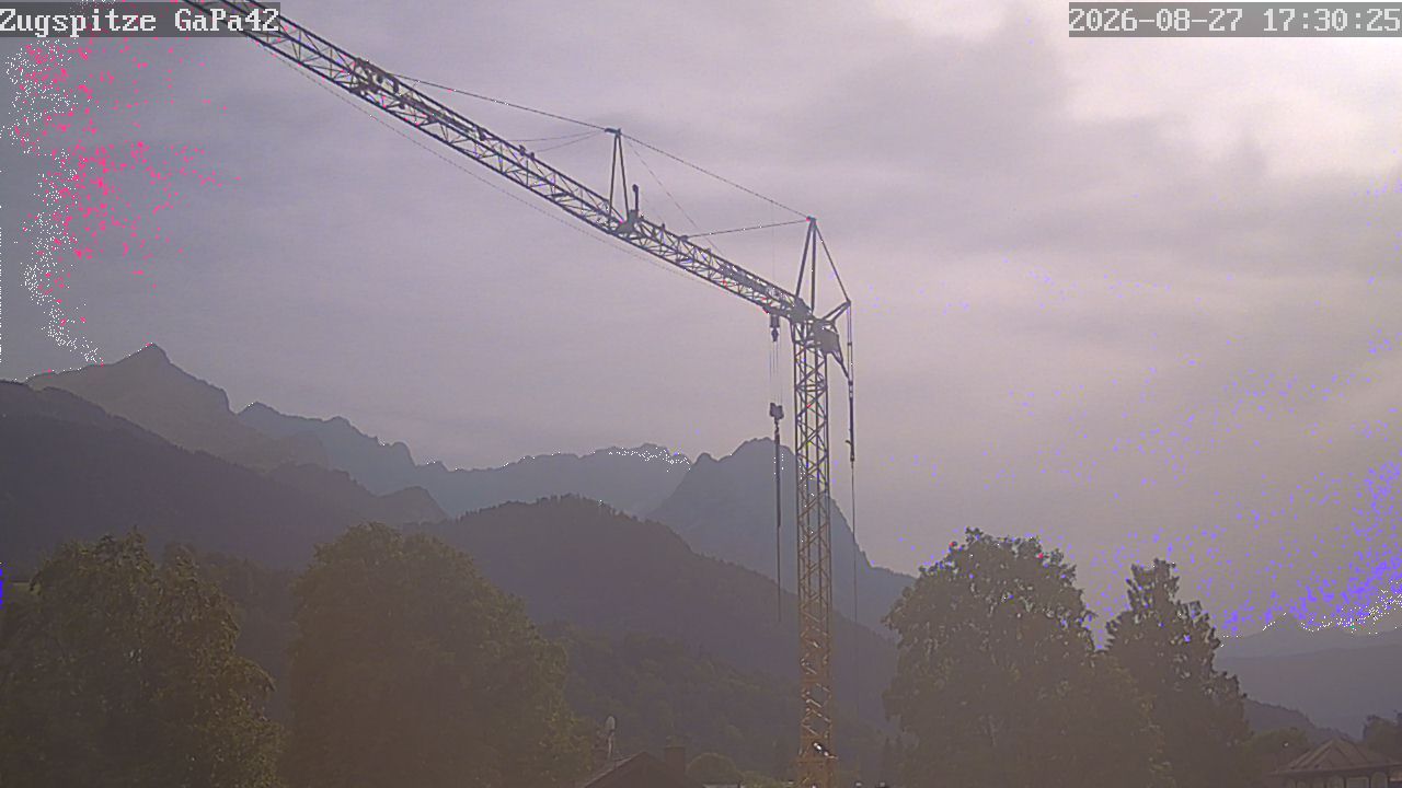 Traffic Cam Partenkirchen › South-West: Alpspitze - Waxenstein - Zugspitze