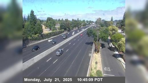 Traffic Cam Menlo Park › North: TV433 -- US-101 : North of Willow Road