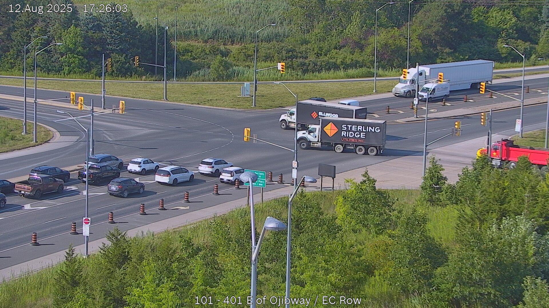 Traffic Cam Windsor: 401 near Ojibway Parkway/EC Row Expressway