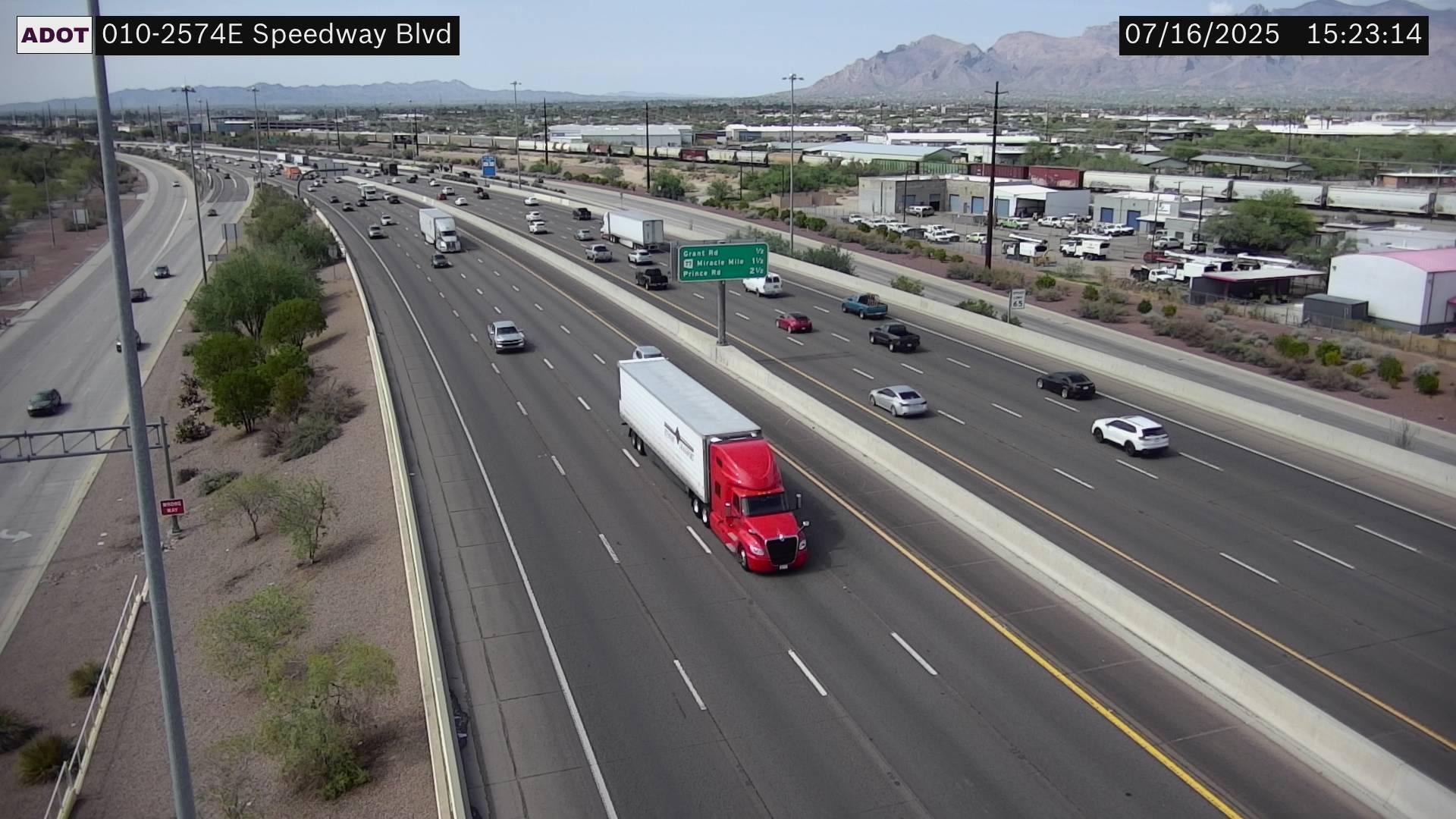 Traffic Cam El Rio Acres › East: I-10 EB 257.40 @Speedway