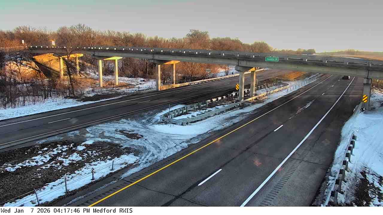 Traffic Cam Medford: I-35: I-35 - MP 52.1): I-35 - MP 52.1) View