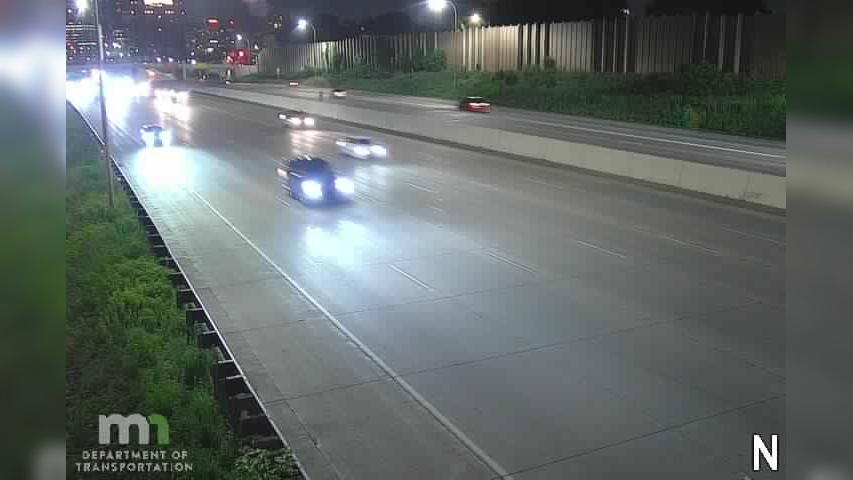 Traffic Cam Stevens Square - Loring Heights: I-35W: I-35W SB @ 24th St