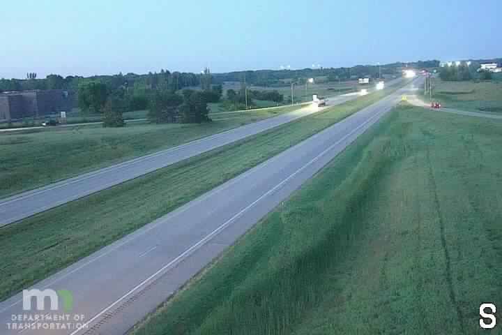 Traffic Cam Owatonna: I-35: I-35 SB @ Bridge St (MP 41.9)
