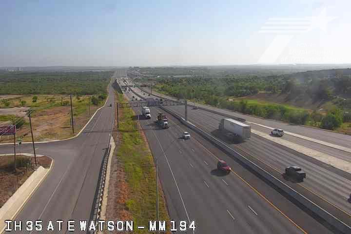Traffic Cam New Braunfels › South: IH 35 at E Watson Ln (MM 194)