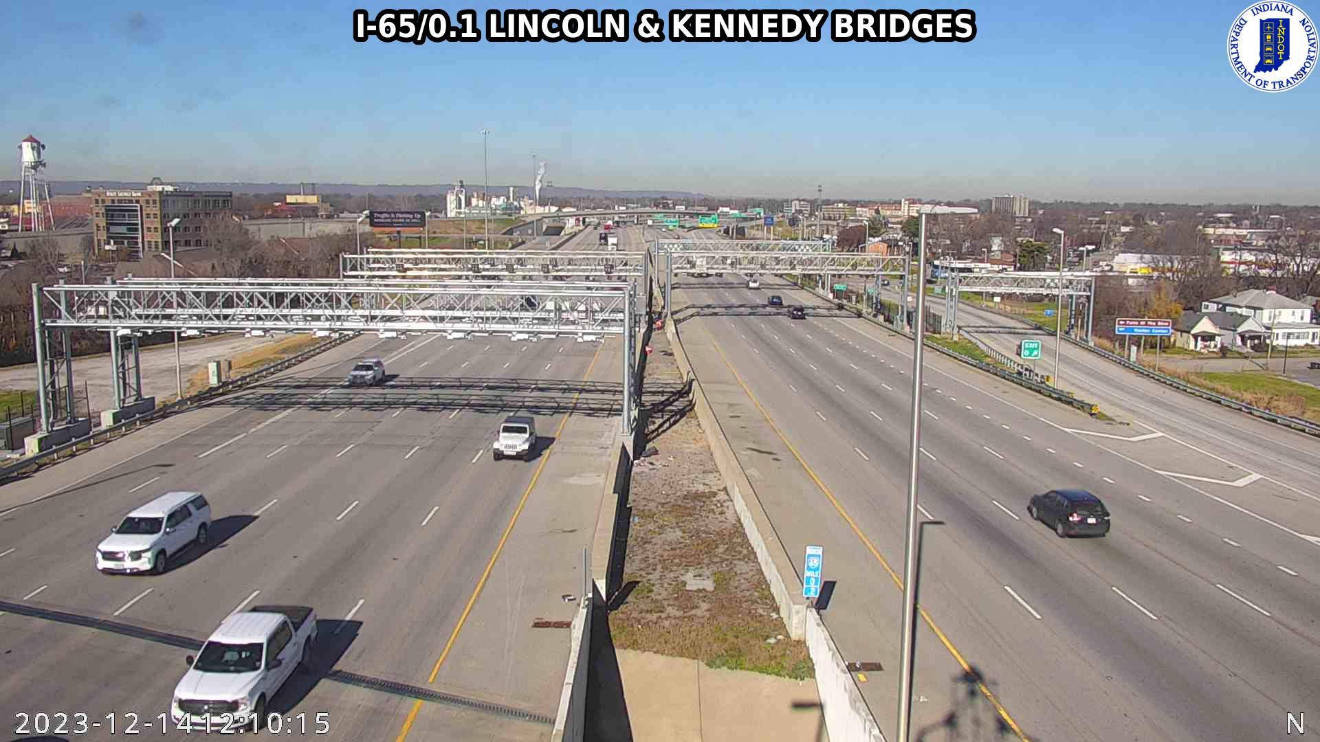Traffic Cam Jeffersonville: I-65: I-65/0.1 LINCOLN & KENNEDY BRIDGES: I-65/0.1 LINCOLN & KENNEDY BRIDGES