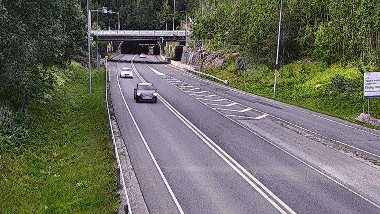 Traffic Cam Espoo: Tie 102 Hiidenkallion tunneli, suuaukko etelä - Kehä II