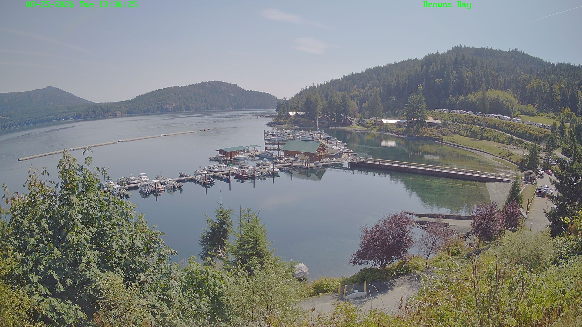 Traffic Cam Campbell River: The Narrows Floating Restaurant - Brown's Bay Resort & Village - Seymour Narrows