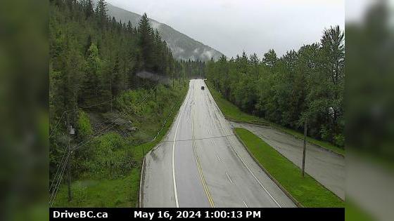 Traffic Cam Columbia-Shuswap Regional District › West: Hwy 1, near Rutherford Point about 27 km west of Revelstoke, looking west