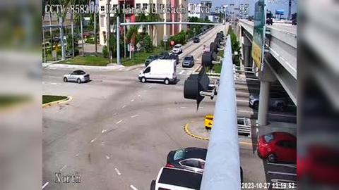 Traffic Cam Ro-Len Lake Gardens: Hallandale Beach Blvd at I-95