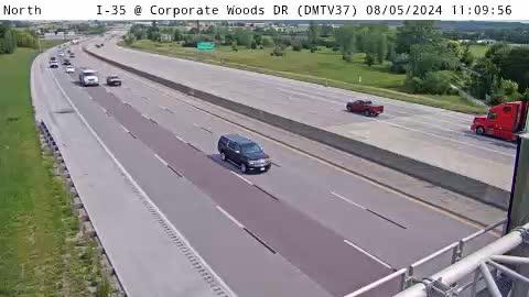 Traffic Cam Saylor: DM - I-35 @ Corporate Woods DMS (37)