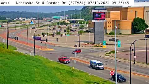 Traffic Cam Sioux City: SC - Nebraska St @ Gordon Dr (24)