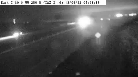 Traffic Cam East Ottumwa: 6CO - I-80 @ MM 250.5 (IWZ3116)