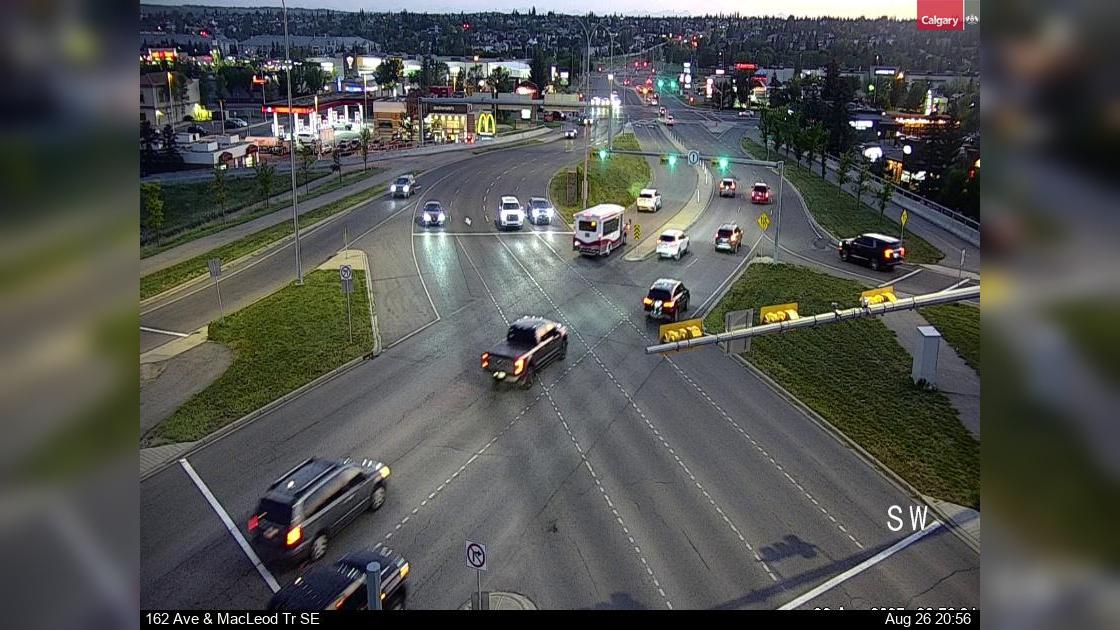Traffic Cam Midnapore: Macleod Trail S - 162 Avenue SE (West intersection)