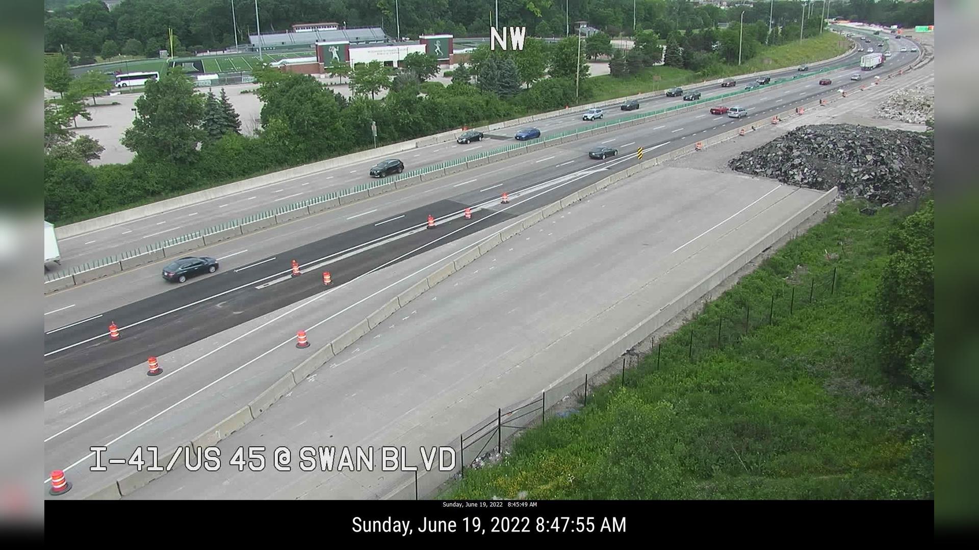 Traffic Cam Wauwatosa: I-/US  @ Swan Blvd