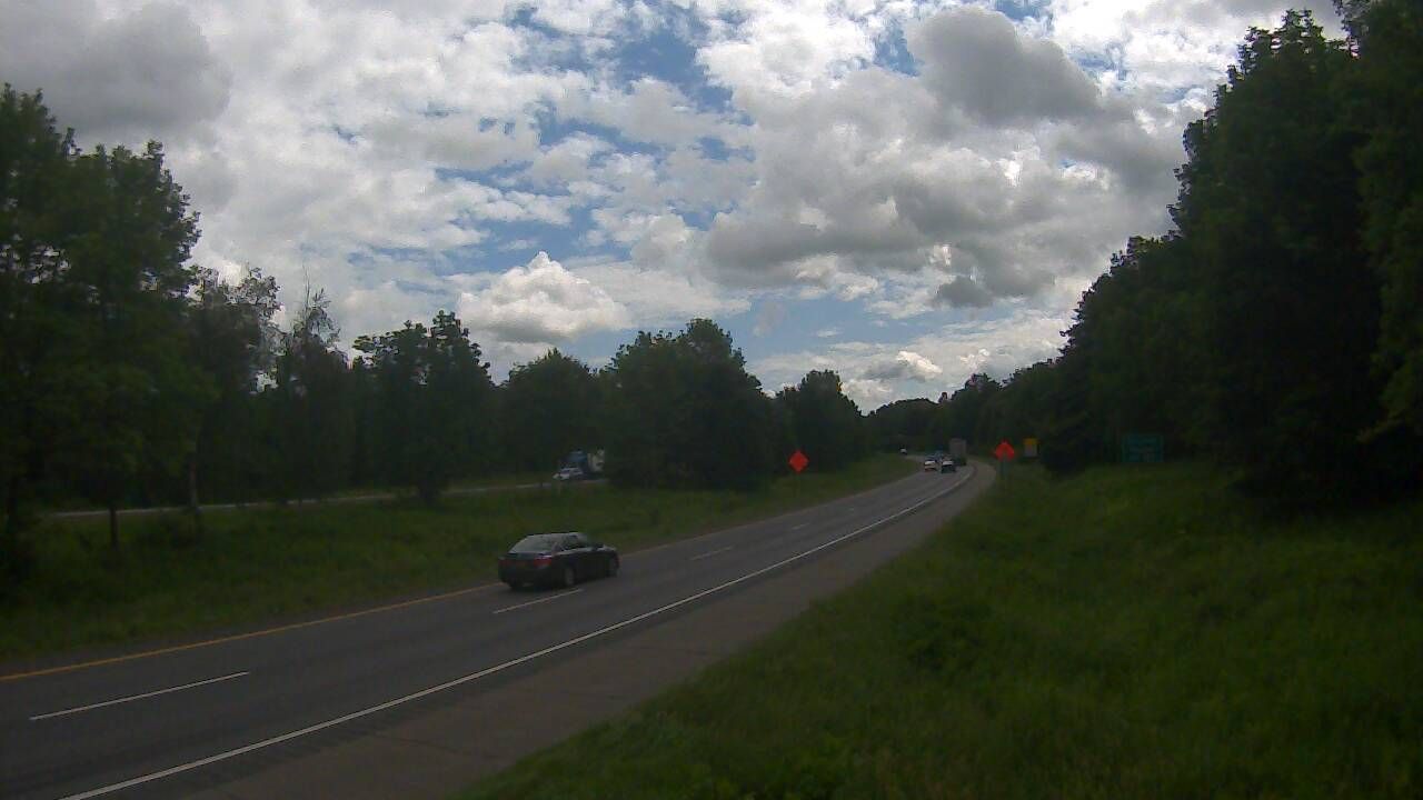 Traffic Cam Waterville › South: I-95 Mile 130 SB