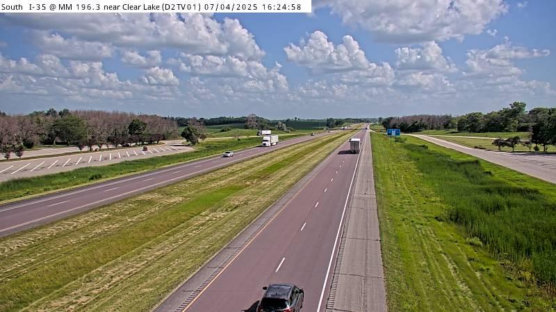 Traffic Cam Clear Lake: D2 - I-35 @ MM 196.3 near - D2TV01