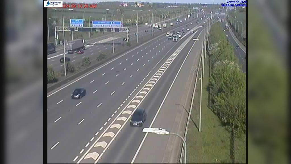 Dacorum Traffic: M1 J7 Webcam