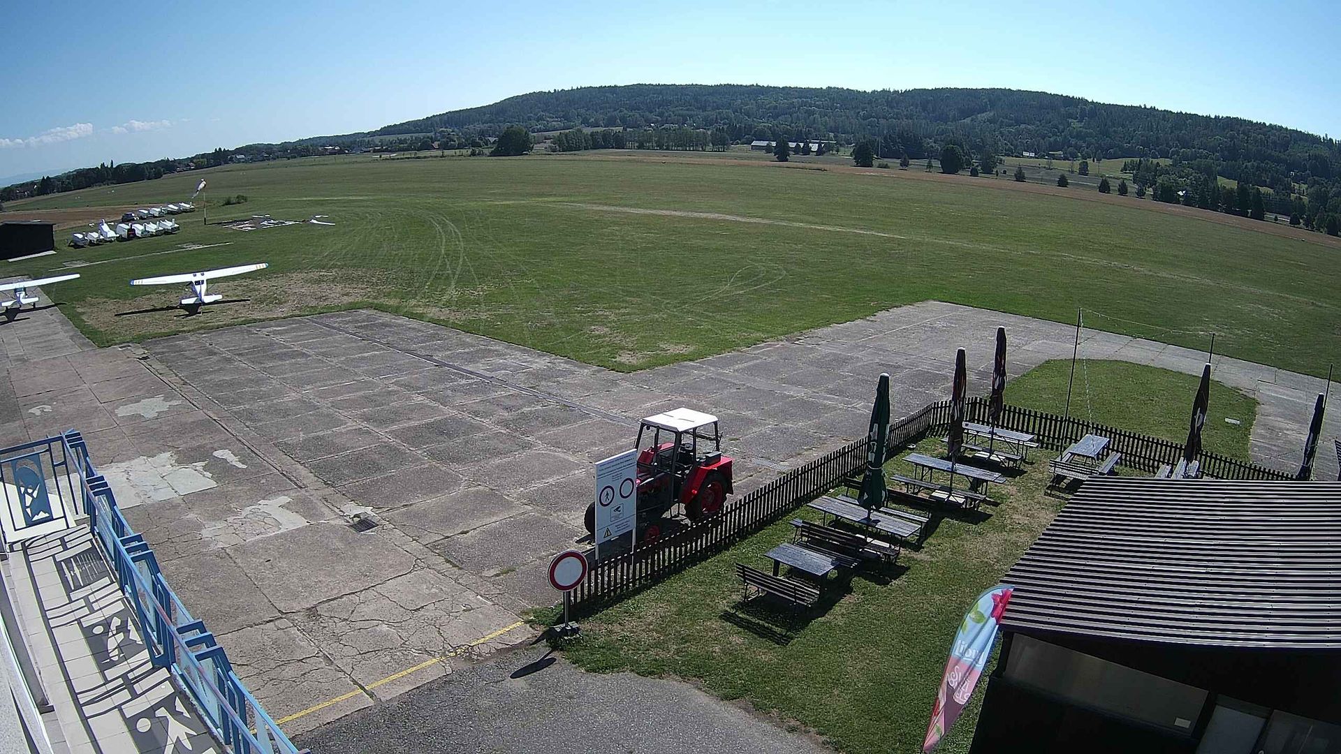 Traffic Cam Dvur Kralove nad Labem › South-East: Královéhradecký kraj, Česko: Airport Dvůr Králové