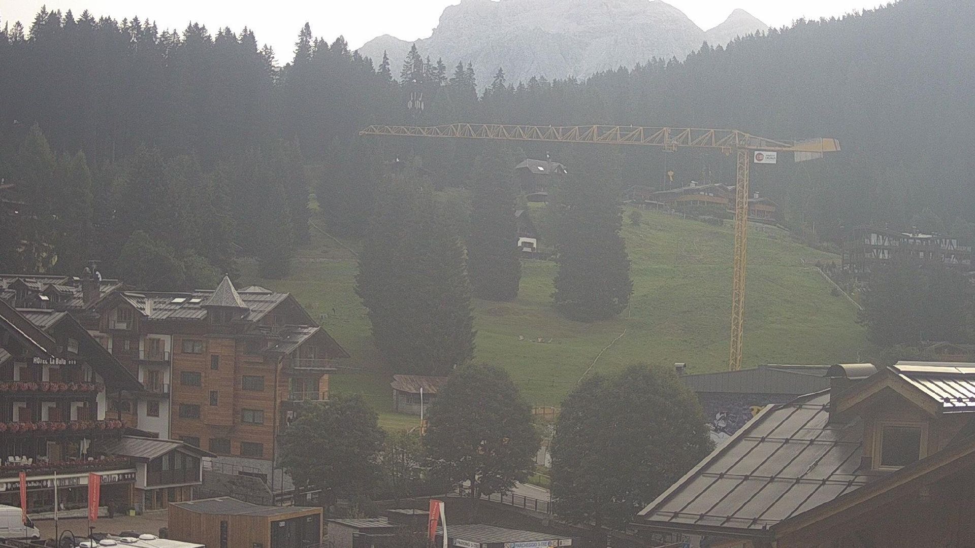 Traffic Cam Pinzolo: Piazza Brenta Alta - Visuale dal Hotel Garnì la Montanara Madonna di Campiglio