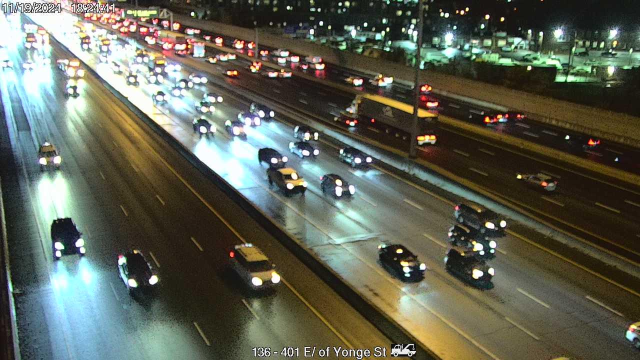 Traffic Cam North York: Highway 401 east of Yonge Street