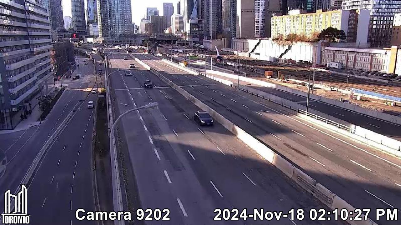 Traffic Cam St. Lawrence: Gardiner Expwy near Jarvis St