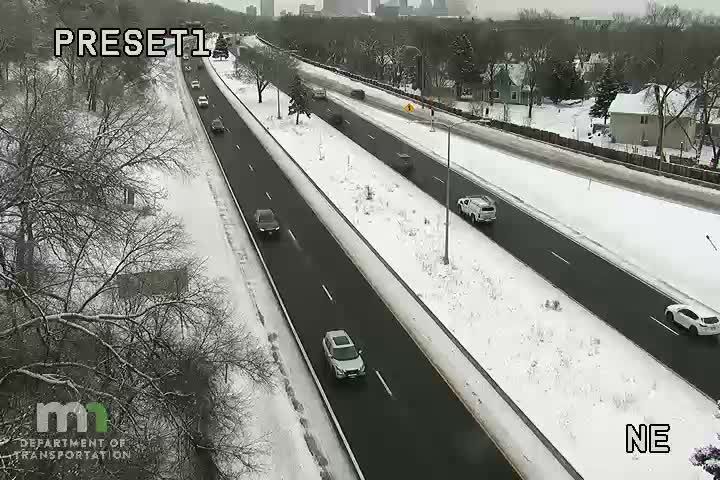 Traffic Cam St. Paul: I-35E SB @ St. Clair Ave