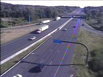 Traffic Cam Southington › East: I-84 e/o Exit 28 (Meriden-Waterbury Tnpk)